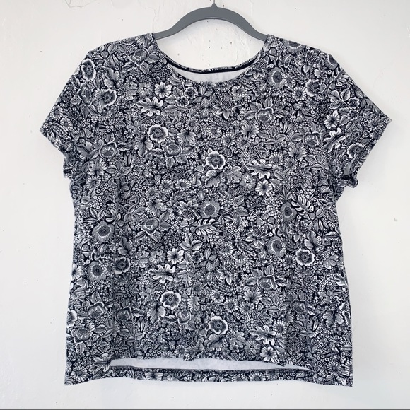 black floral shirt - Picture 1 of 4